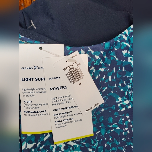 Old Navy Set Dry Liner Athletic Short, Light Support PowerSoft Bra - Picture 6 of 9